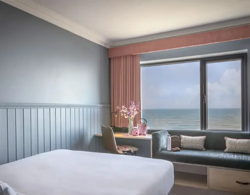 Shoreline Hotel